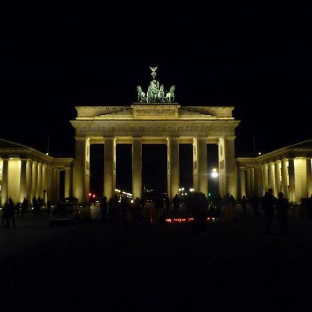 Apartment&Rooms Near Brandenburg Gate Berlim Exterior foto