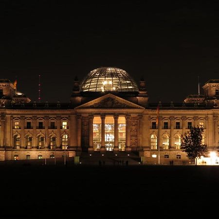 Apartment&Rooms Near Brandenburg Gate Berlim Exterior foto