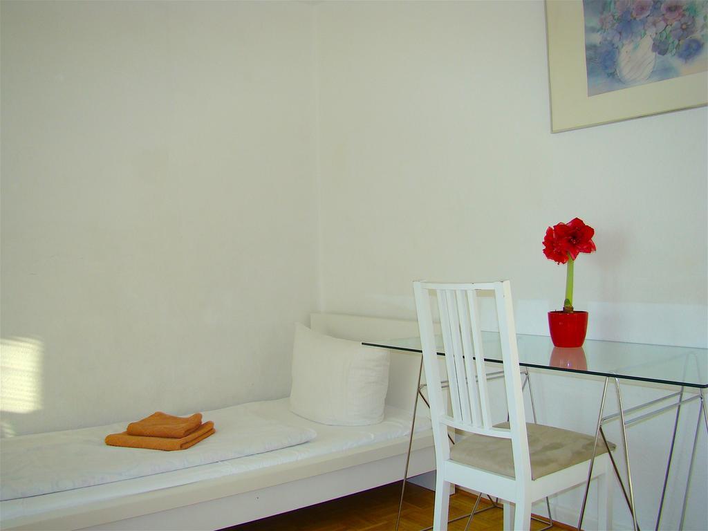 Apartment&Rooms Near Brandenburg Gate Berlim Exterior foto