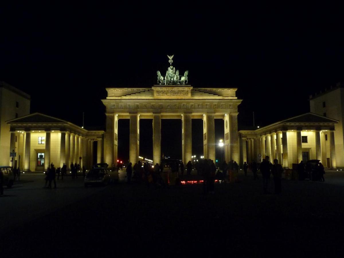 Apartment&Rooms Near Brandenburg Gate Berlim Exterior foto